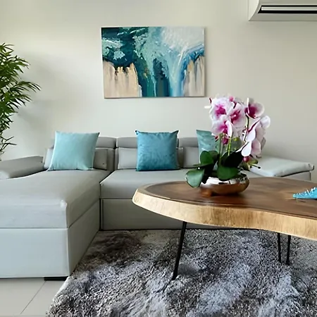 Infinitum Spectacular 23rd Floor 1 Bedroom Apartment